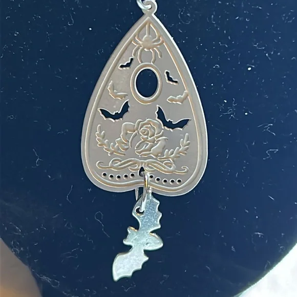 Planchette and bat necklace - Picture 2 of 8